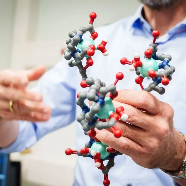 Η στερεοτακτική μορφή της δραστικής ουσίας δαρολουταμίδη για τον καρκίνο του προστάτη