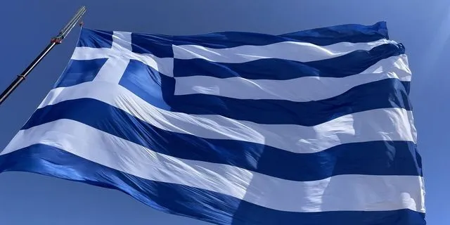 Ηράκλειο: Υψώθηκε γιγαντιαία σημαία 1440 τετραγωνικών μέτρων  