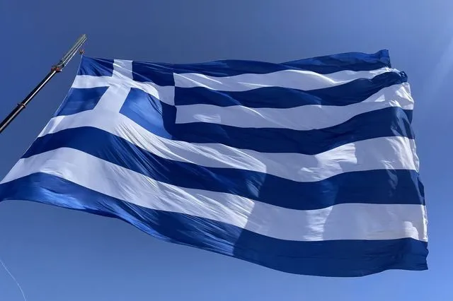 Ηράκλειο: Υψώθηκε γιγαντιαία σημαία 1440 τετραγωνικών μέτρων