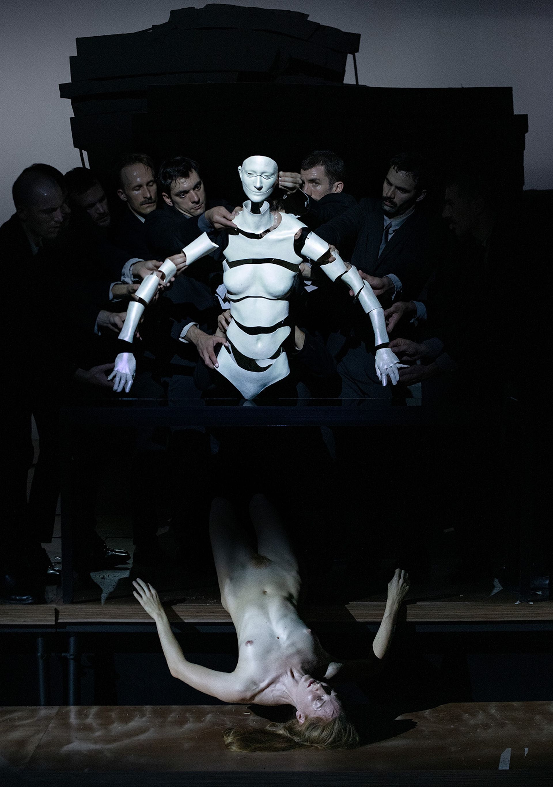 THIS-THAT-KEEPS-ON-2025_by-Dimitris-Papaioannou_photo-by-Julian-Mommert_