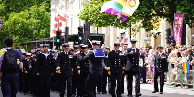 Ο βασιλιάς Κάρολος στήνει μνημείο  για τα ΛΟΑΤΚΙ+ στελέχη των ενόπλων δυνάμεων