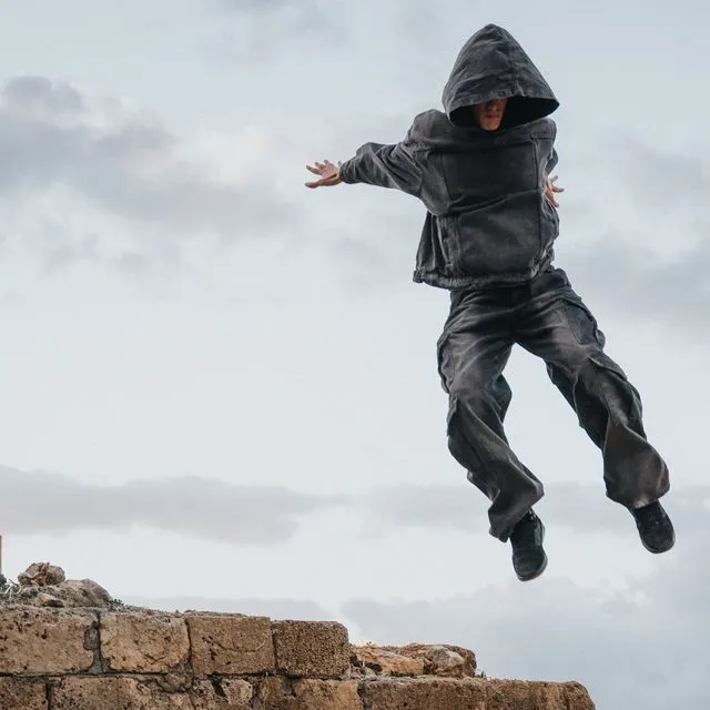 “Ξανασταυρώνεται”: Ξεκίνησαν τα γυρίσματα της πολυαναμενόμενης παραγωγής – Οι πρώτες εικόνες