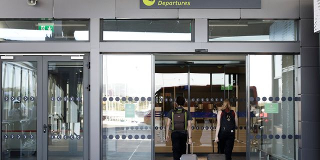 Επιβάτες στο αεροδρόμιο Μακεδονία