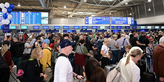 Οι καθυστερήσεις στο “Ελ. Βενιζέλος” και η οργή των ελεγκτών – Τι ζητούν