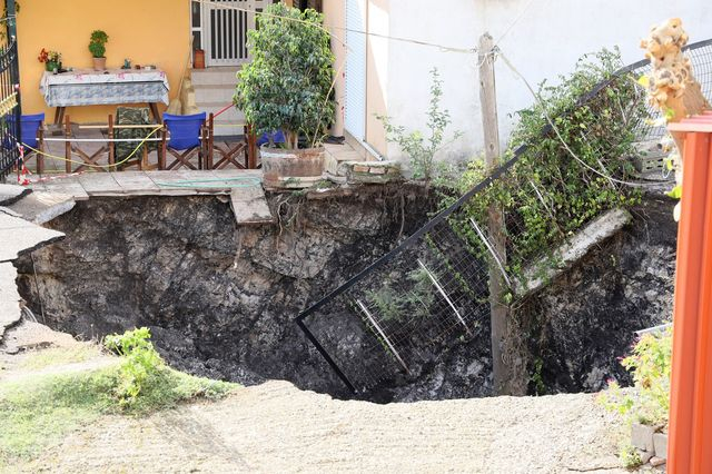 "Κρατήρας" σε χωριό του Αγρινίου
