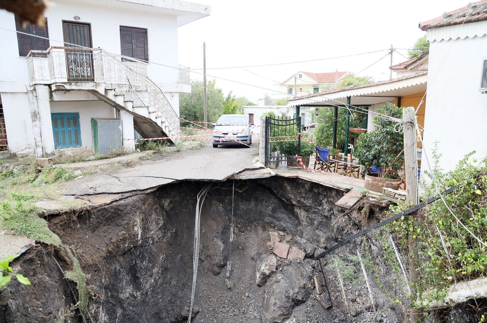 "Κρατήρας" σε χωριό του Αγρινίου