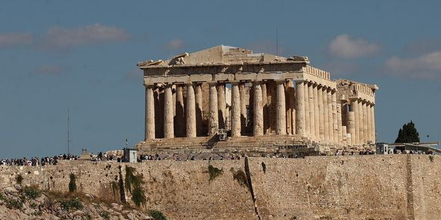 Ακρόπολη: “Ζητήστε οτιδήποτε, εκτός από το να πάτε τουαλέτα”