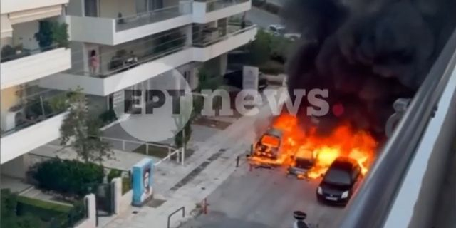 Άλιμος: Στις φλόγες τέσσερα αυτοκίνητα – Βίντεο