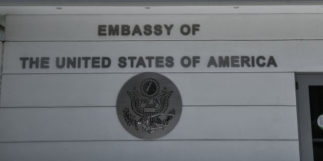 Η Αμερικανική πρεσβεία στην Αθήνα “παγώνει” τα social media μετά το shutdown