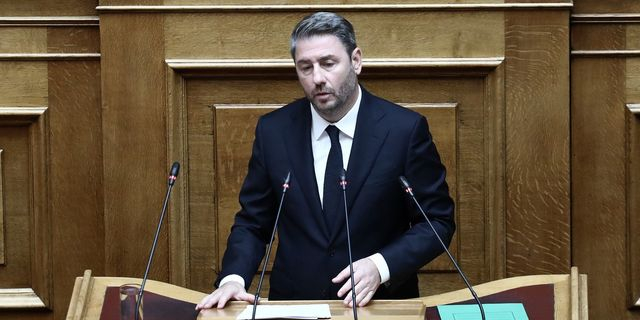 Ο Νίκος Ανδρουλάκης στο βήμα της Βουλής