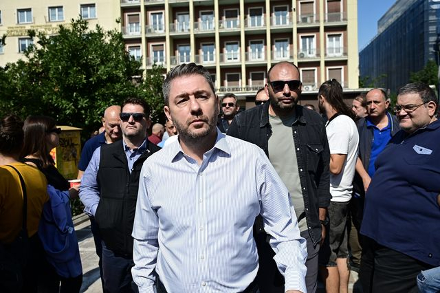 O Νίκος Ανδρουλάκης στην απεργιακή συγκέντρωση της ΓΣΕΕ και της ΑΔΕΔΥ