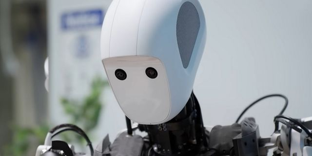 Το νέο ρομπότ της Google ξεχωρίζει τα ρούχα για το πλυντήριο και φτιάχνει βαλίτσες