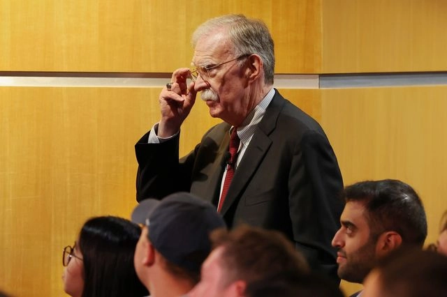 Τζον Μπόλτον: Τα “άκρως απόρρητα” ημερολόγια που έφεραν την “εκδίκηση” του Τραμπ