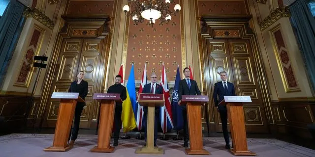 Ο Βολοντίμιρ Ζελένσκι και εκπρόσωποι της "Συμμαχίας των Προθύμων"