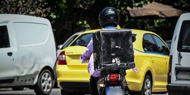 Ιερά Οδός: Στη φυλακή ο διανομέας που επιτέθηκε σε οδηγό ΙΧ – “Έβρισε τη μητέρα μου”