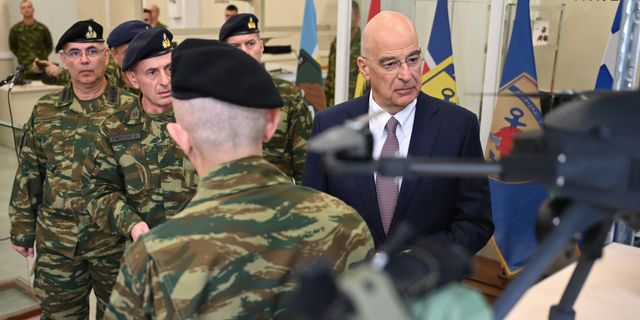Ο Υπουργός Εθνικής Άμυνας, Νίκος Δένδιας πραγματοποίησε επίσκεψη στο 306 Εργοστάσιο Βάσης Τηλεπικοινωνιών (306 ΕΒΤ), στις Αχαρνές