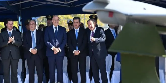 Ο Νίκος Δένδιας στη στρατιωτική παρέλαση στη Θεσσαλονίκη