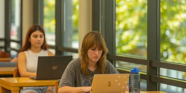 Deree Fall Intensive: Νέα ακαδημαϊκή περίοδος για άμεσο ξεκίνημα σπουδών