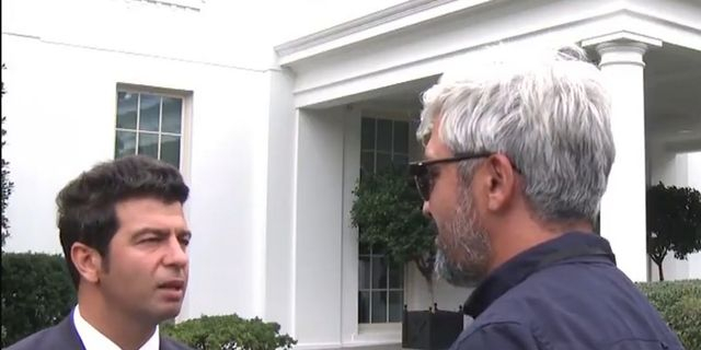 Απολύθηκε ο δημοσιογράφος που είπε “πήραμε τα @@ μας” μετά τη συνάντηση Τραμπ – Ερντογάν