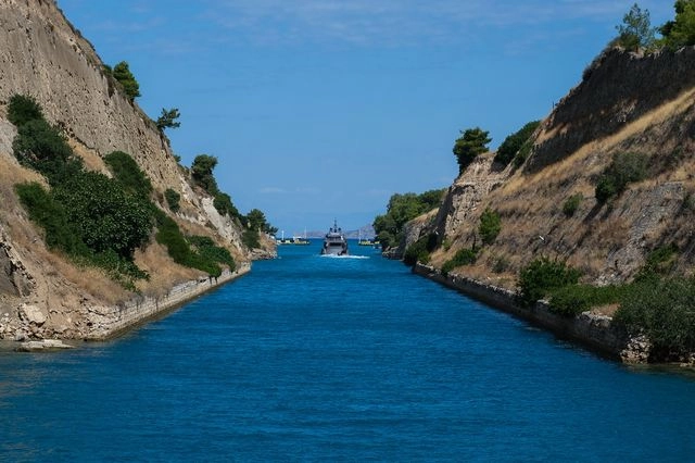 Διακοπή διελεύσεων στη Διώρυγα της Κορίνθου λόγω εργασιών αποκατάστασης