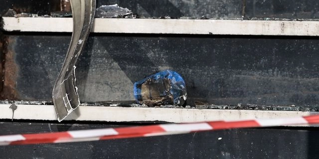 Εμπρηστική επίθεση με γκαζάκια σε κατάστημα παιχνιδιών στον Κολωνό