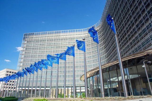 Κομισιόν: Θετική αξιολόγηση για το 6ο αίτημα πληρωμής 2,1 δισ. ευρώ από το Ταμείο Ανάκαμψης
