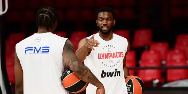 Ολυμπιακός: Μπήκε στις ομαδικές προπονήσεις ο Έβανς