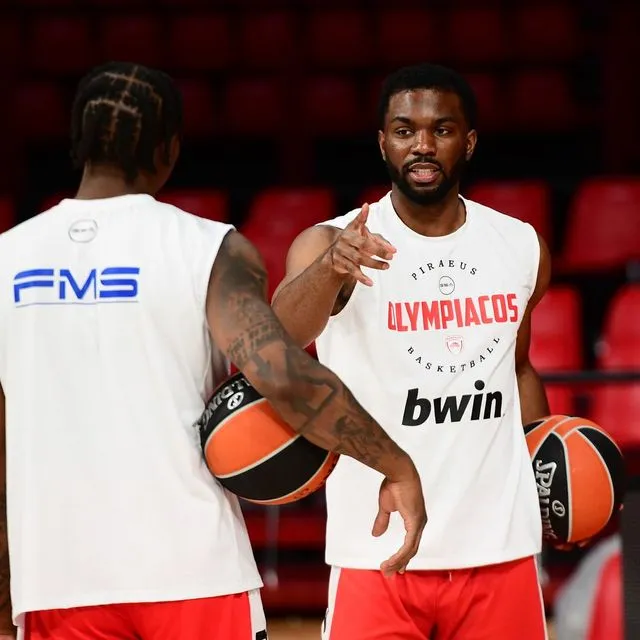 Ολυμπιακός: Μπήκε στις ομαδικές προπονήσεις ο Έβανς