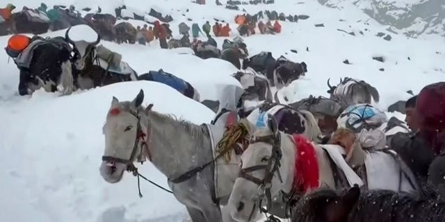 Έβερεστ: Σώοι όλοι οι ορειβάτες που είχαν εγκλωβιστεί στα χιόνια