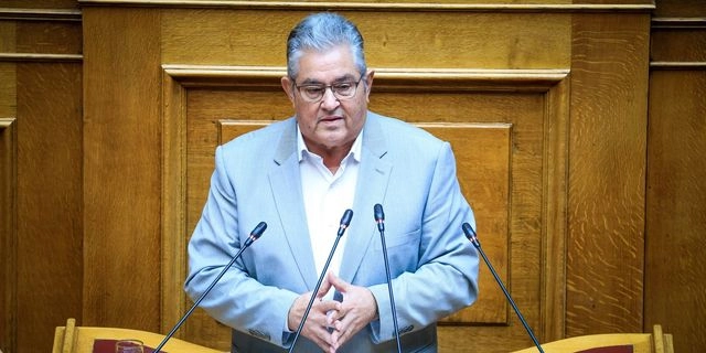 Ο Δημήτρης Κουτσούμπας στο βήμα της Βουλής