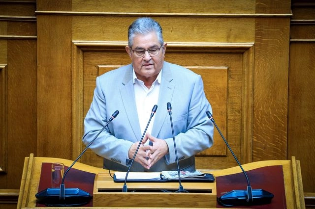 Ο Δημήτρης Κουτσούμπας στο βήμα της Βουλής
