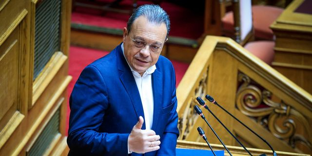 Ο Σωκράτης Φάμελλος στο βήμα της Βουλής