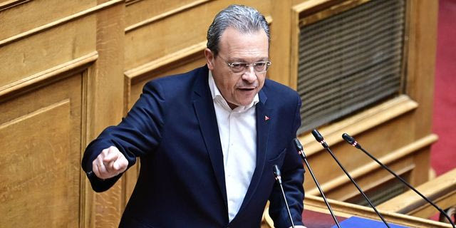 Ο Σωκράτης Φάμελλος στο βήμα της Βουλής