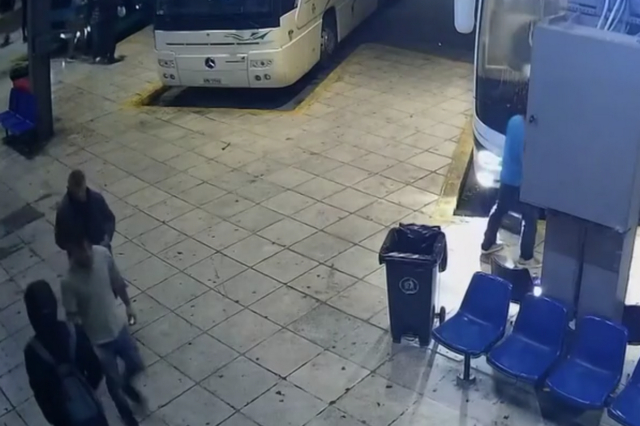Φοινικούντα: Η στιγμή που ο 22χρονος φτάνει στα ΚΤΕΛ Κηφισού – Βίντεο