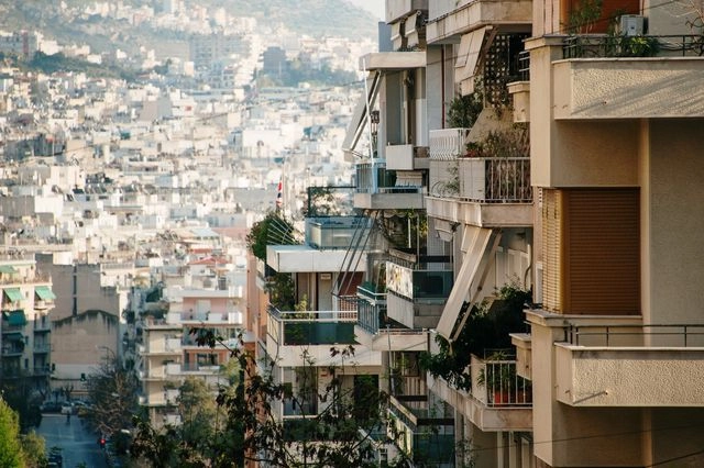 Ποια μέτρα έρχονται το 2026 για την ανάσχεση της στεγαστικής κρίσης