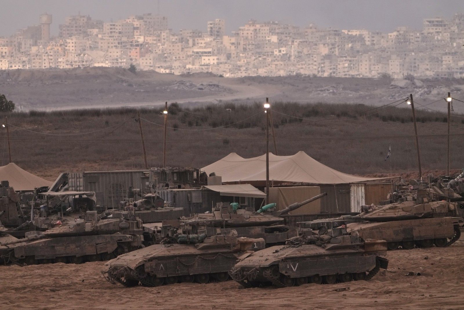 Ισραηλινά άρματα μάχης στη Γάζα