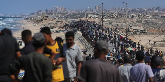 Εκτοπισμένοι Παλαιστίνιοι επιστρέφουν στην κεντρική Γάζα