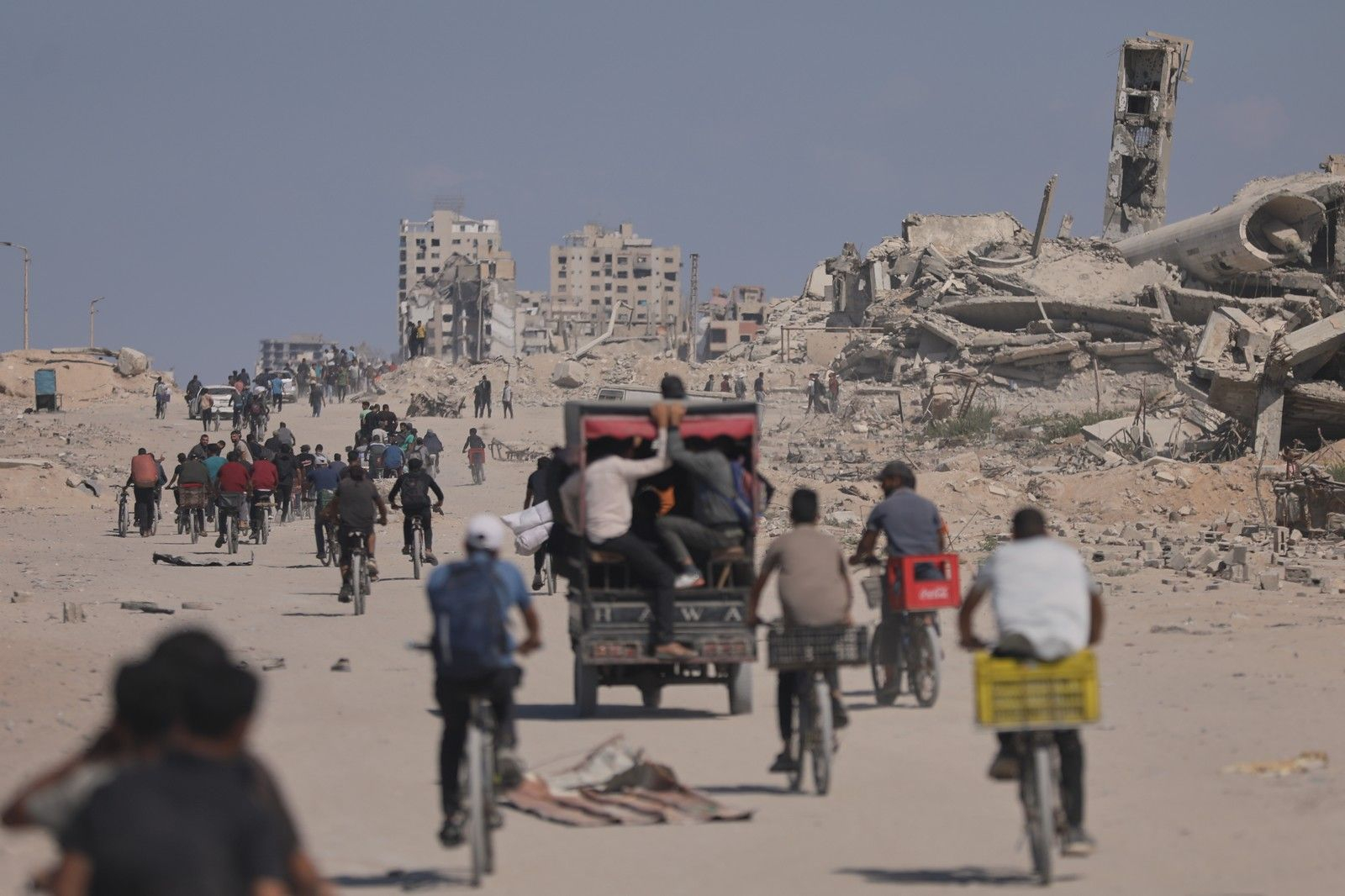 Εκτοπισμένοι Παλαιστίνιοι επιστρέφουν στην κεντρική Γάζα