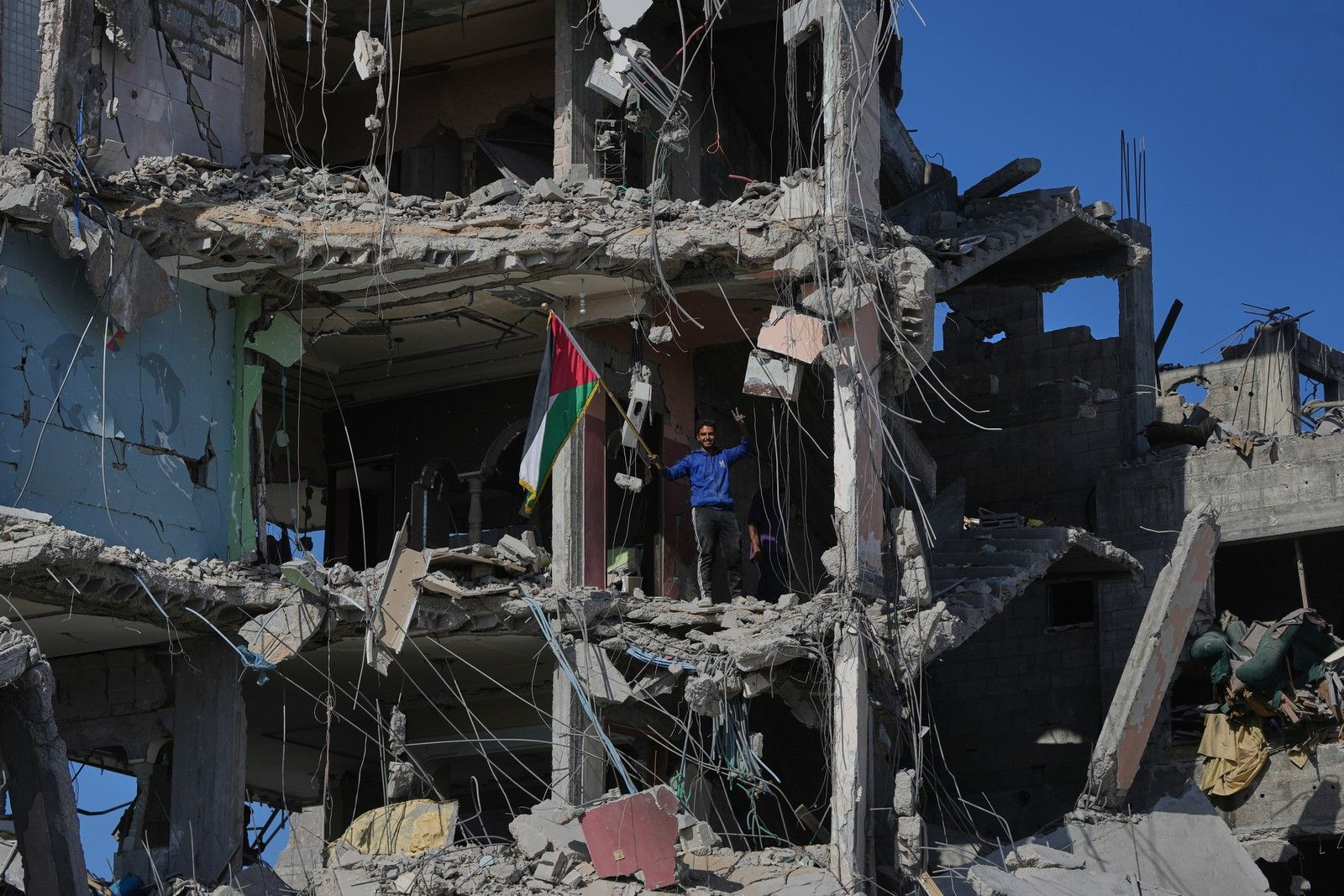 Εκτοπισμένοι Παλαιστίνιοι επιστρέφουν στις γειτονιές τους στη Γάζα