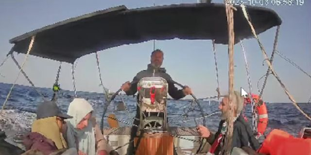 Global Sumud Flotilla: Παρά τις ισραηλινές επιθέσεις, ένα πλοίο πλέει ακόμα προς τη Γάζα