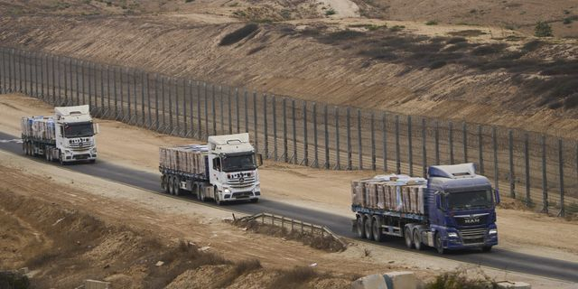 Φορτηγά με ανθρωπιστική βοήθεια, φωτογραφία αρχείου