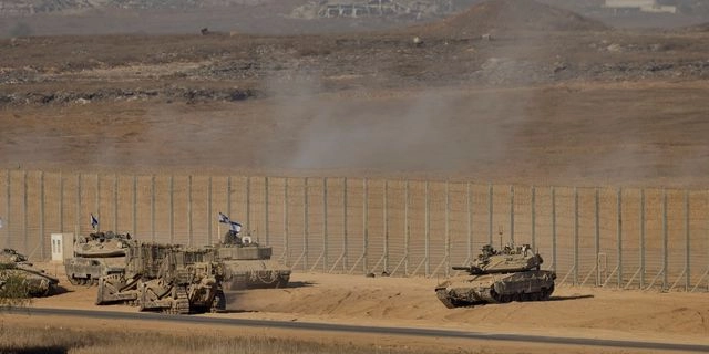 Ισραηλινά τανκς στα σύνορα με τη Γάζα