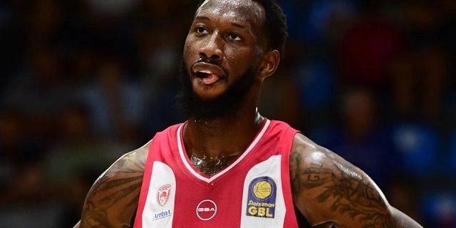 Ολυμπιακός: Πρόβλημα της τελευταίας στιγμής για τον Χολ, ατομικό ο Φουρνιέ