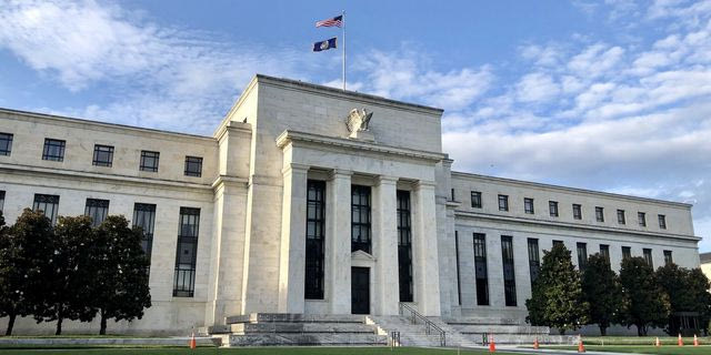 Η Fed μείωσε τα επιτόκια κατά 25 μονάδες βάσης