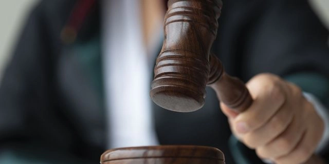 Θεσσαλονίκη: Αθωώθηκε μητέρα που καταγγέλθηκε από τα παιδιά της για “βασανιστήρια”