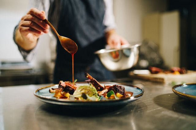 Στη φυλακή οδηγείται ο γνωστός τηλεοπτικός σεφ για φοροδιαφυγή