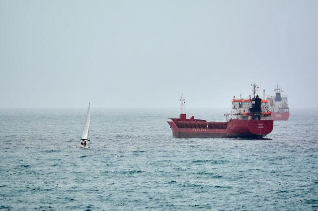 ΗΠΑ: 14 νεκροί από αμερικανικά πλήγματα εναντίον “ναρκόπλοιων”