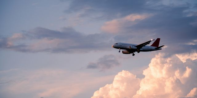 Οι ΗΠΑ απαγορεύουν στις κινεζικές αεροπορικές εταιρείες να πετούν πάνω από τη Ρωσία