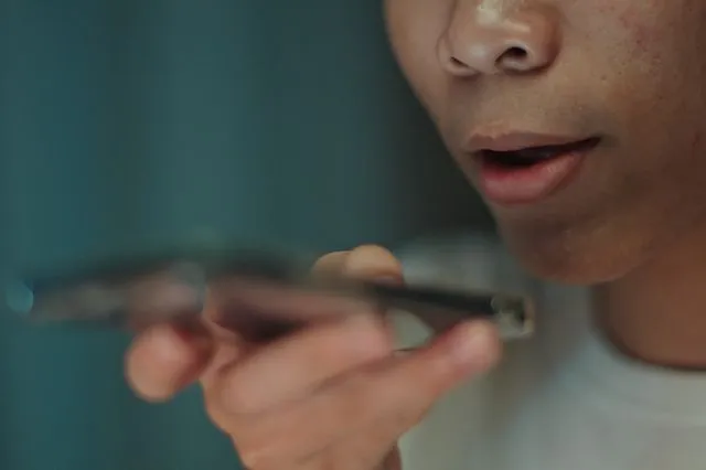 Ο απίστευτος και επικίνδυνος λόγος που οι έφηβοι χρησιμοποιούν “εξατομικευμένη” Τεχνητή Νοημοσύνη