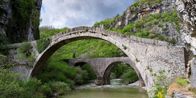 Πέτρινο γεφύρι